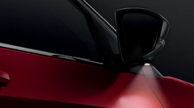 <b>RETRACTABLE SIDE MIRROR WITH WELCOME LAMP*</b>