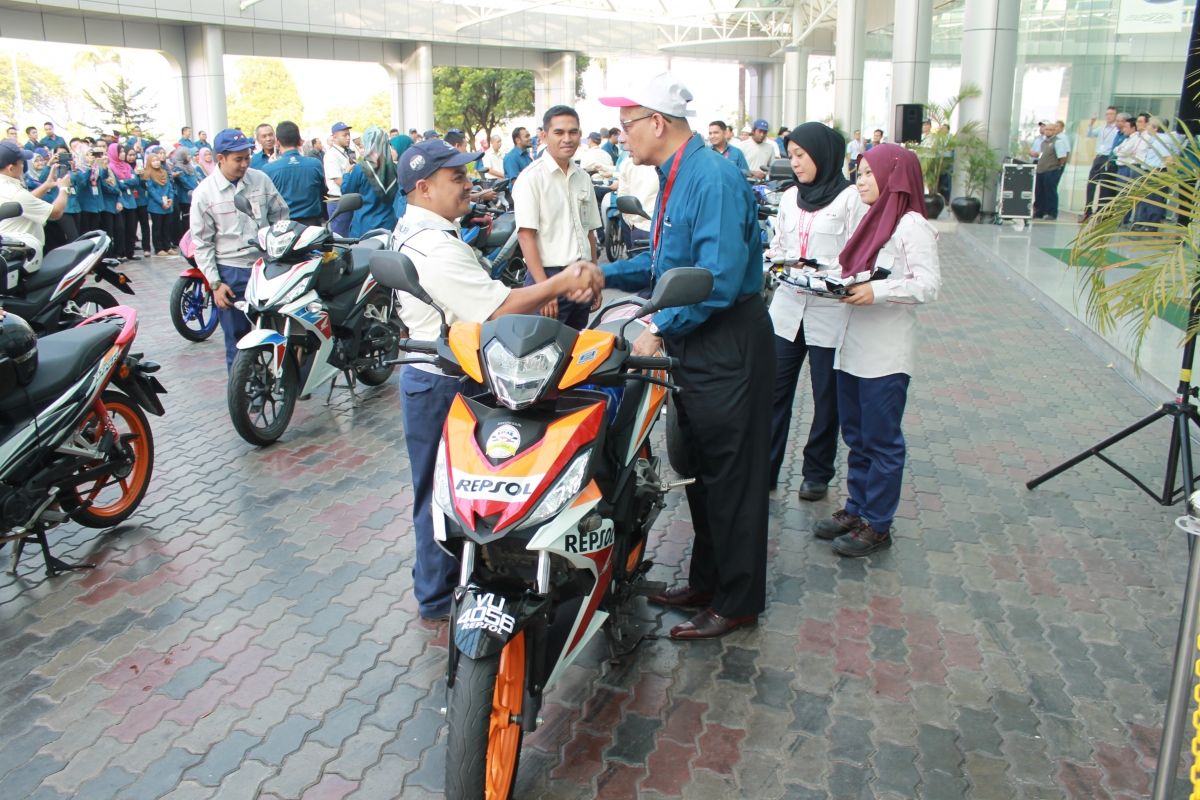 CSR - PERODUA INITIATES ROAD SAFETY PROGRAMME FOR 7,000 KAMPUNG-BOUND STAFF