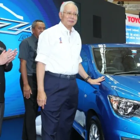 PERODUA LAUNCHES BEZZA GXTRA – NEW 1.0 VARIANT GETS ENHANCED LOOKS, NEW COLOUR