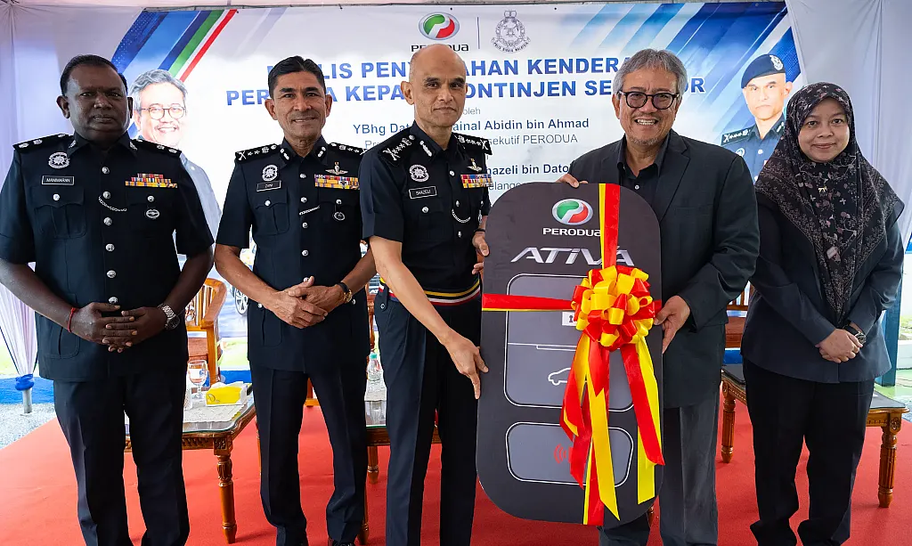 Perodua contributes nine vehicles to two district police headquarters